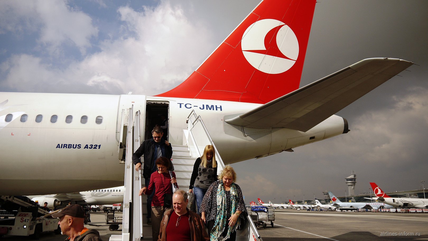 Стамбул airlines. Турецкие авиалинии. Стамбул с самолета. Самолет Турция. Авиакомпании Турции.